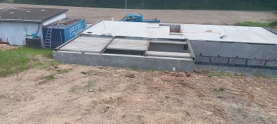 Pokládka železobetonových prefabrikovaných dílců