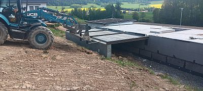 Pokládka železobetonových prefabrikovaných dílců