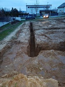 Výkop základů rodinného domu v Litomyšli